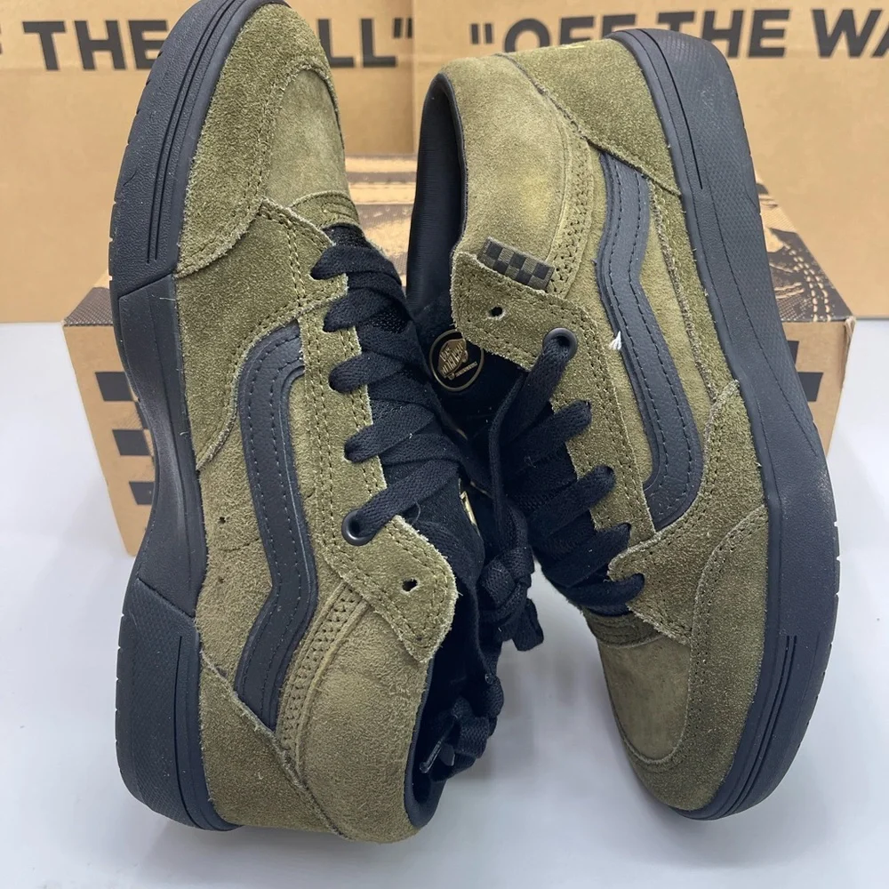 Vans Men’s Zahba Mid
Beatrice Domond Dark Olive Sneakers
VN000CBSDOL - Picture 11 of 16